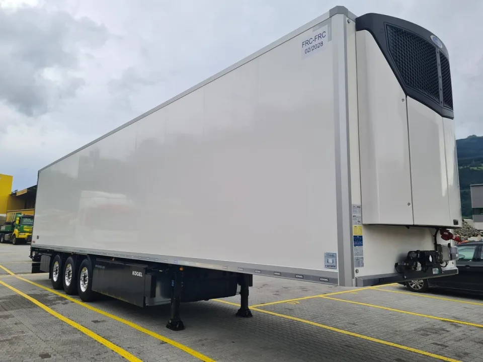 Kögel Kühlauflieger FRC mit Carrier-Kühlaggregat